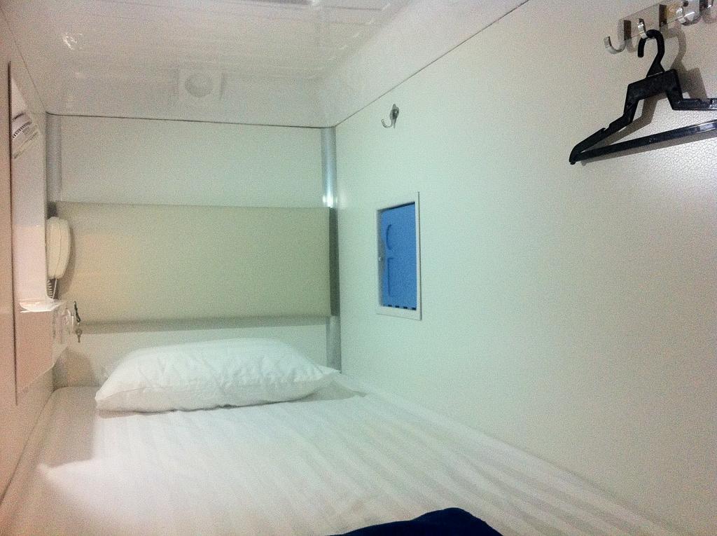 Ufo Capsule Hotel Kuala Lumpur Exterior foto