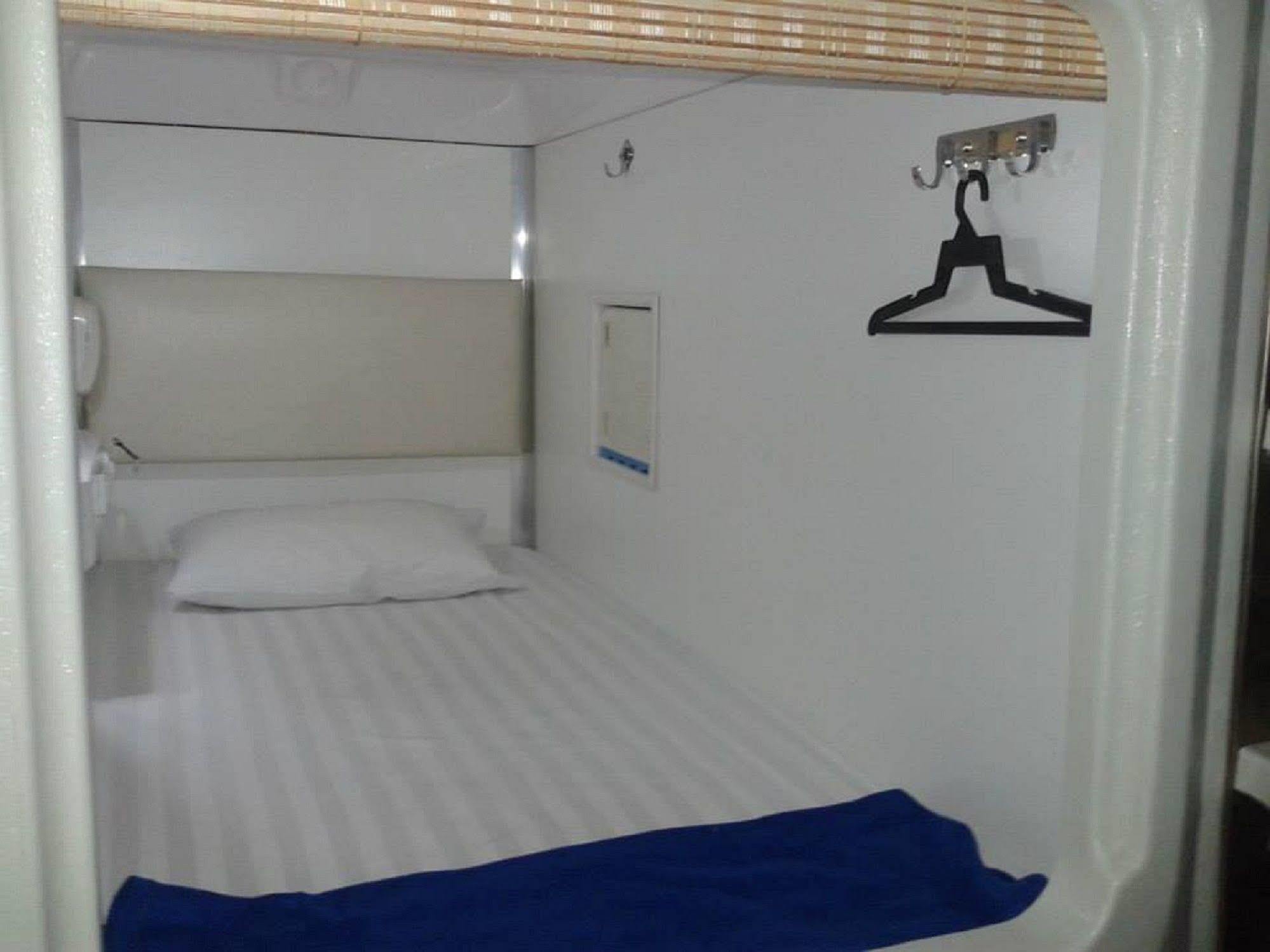 Ufo Capsule Hotel Kuala Lumpur Exterior foto